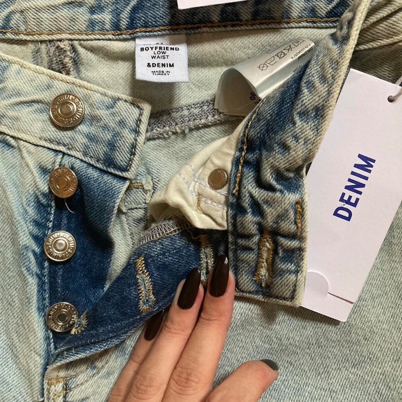 BNWT H&M Low Rise Boyfriend Ripped Jeans - Picture 4 of 5